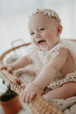 Tiara aramada para bebê - branca - Imagem 3