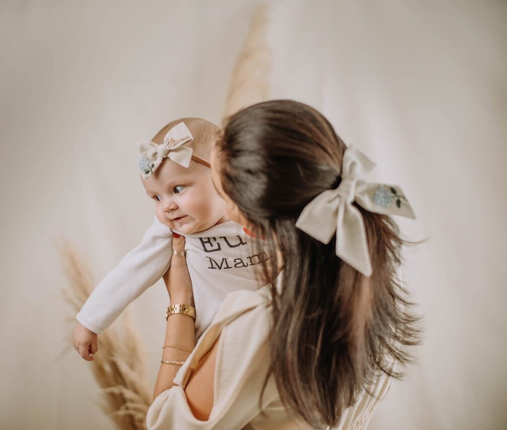 WhatsApp-Image-2026-04-18-at-11.06.07-e1776735732994 Laço mãe & filha em linho - Imagem 1